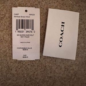 Signature Coach Wallett